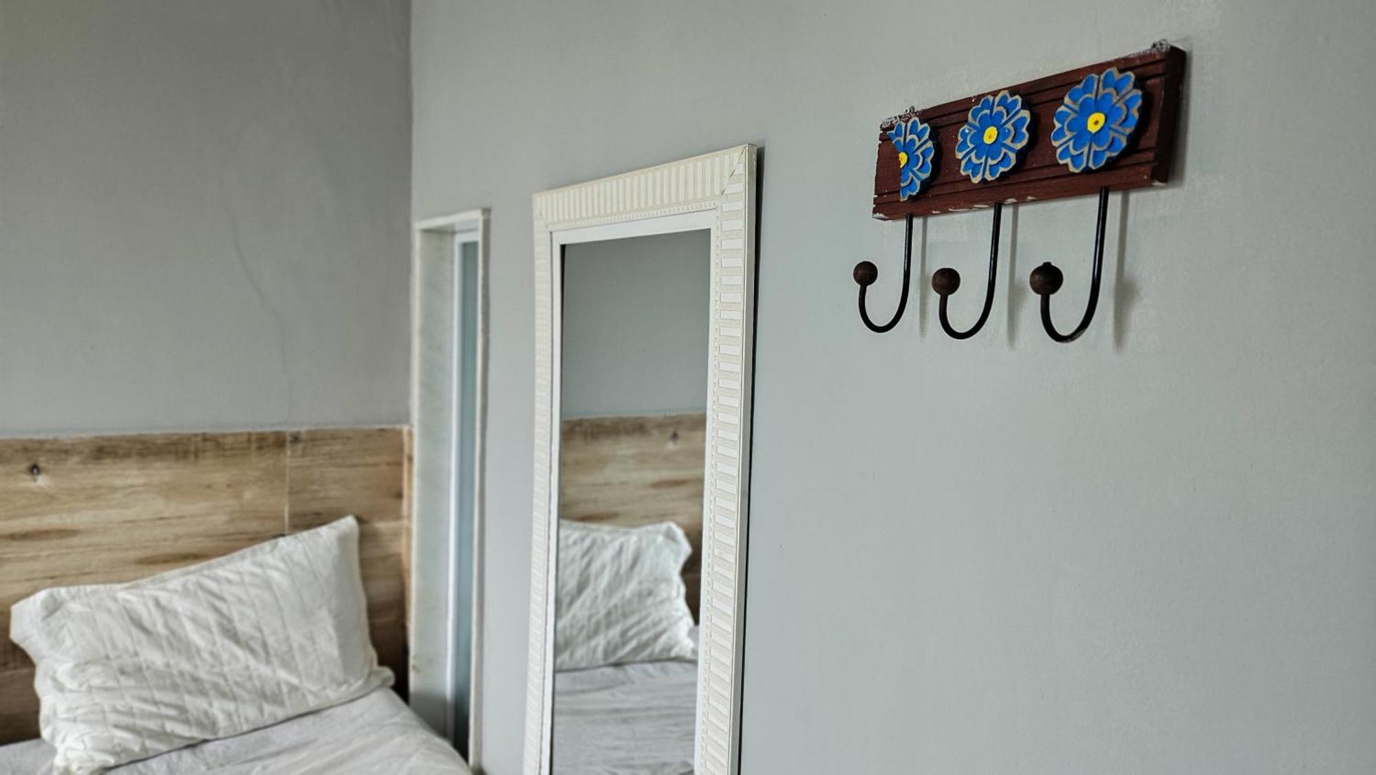 Готель Bella Vista Ocean View Армасан-душ-Бузіус Екстер'єр фото A wall-mounted coat rack