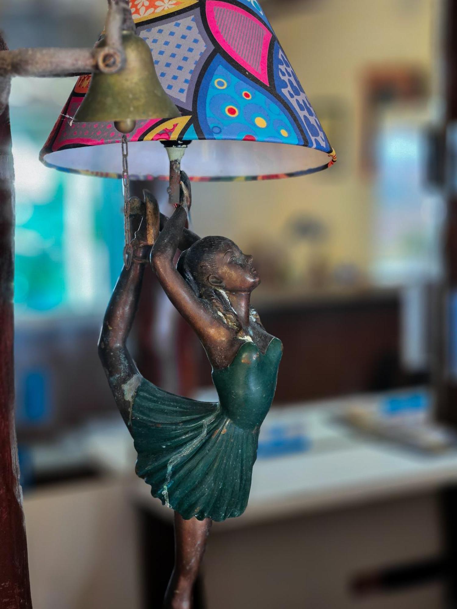 Готель Bella Vista Ocean View Армасан-душ-Бузіус Екстер'єр фото A lamp in the shape of a woman