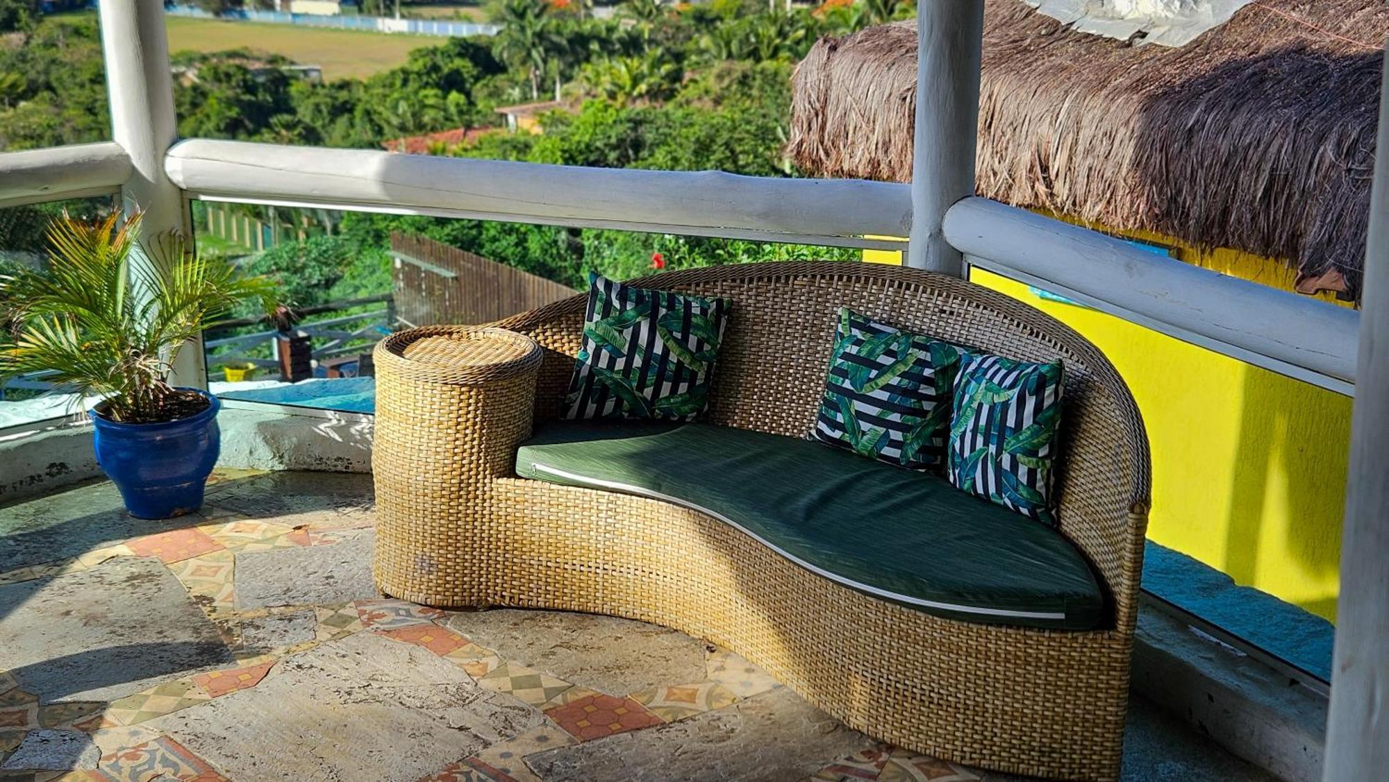 Готель Bella Vista Ocean View Армасан-душ-Бузіус Екстер'єр фото A rattan sofa